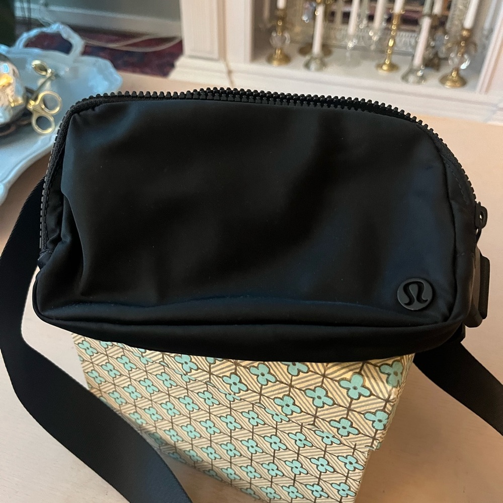 Lululemon Black Beltbag